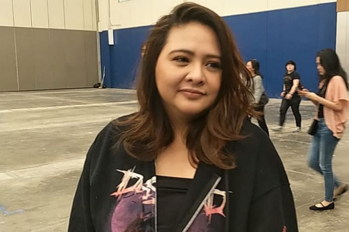 Audy Item nonton konser Paramore After Laughter Summer Tour di ICE BSD City, Tangerang, Sabtu (25/8/2018).