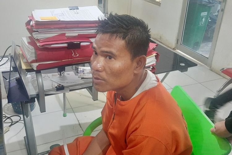 Heriyanto (38) residivis pencurian motor saat menjalani pemeriksaan di Polda Sumatera Selatan.