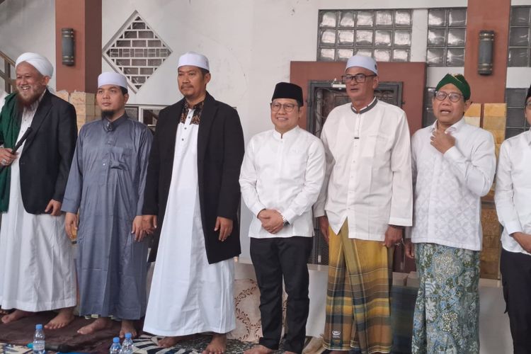 Ketua Umum PKB Muhaimin Iskandar (Cak Imin) saat mengunjungi Pondok Pesantren (Ponpes) Al Fattah Darul Ulum Temboro, Magetan, Jawa Timur, Sabtu (14/10/2023). 