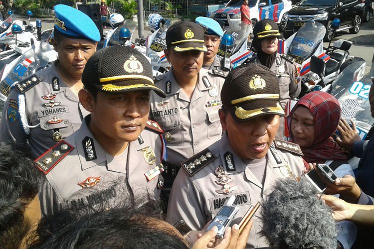 Karoops Polda Jateng Kombes Hariyanto dalam Apel Gelar Pasukan Operasi Bengawan Candi 2017 di halaman parkir Kompleks Stadion Manahan, Solo, Senin (6/11/2017).