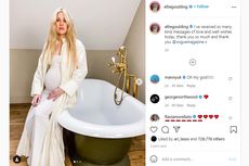 Umumkan Kehamilan, Ellie Goulding Kenakan Busana Serba Putih