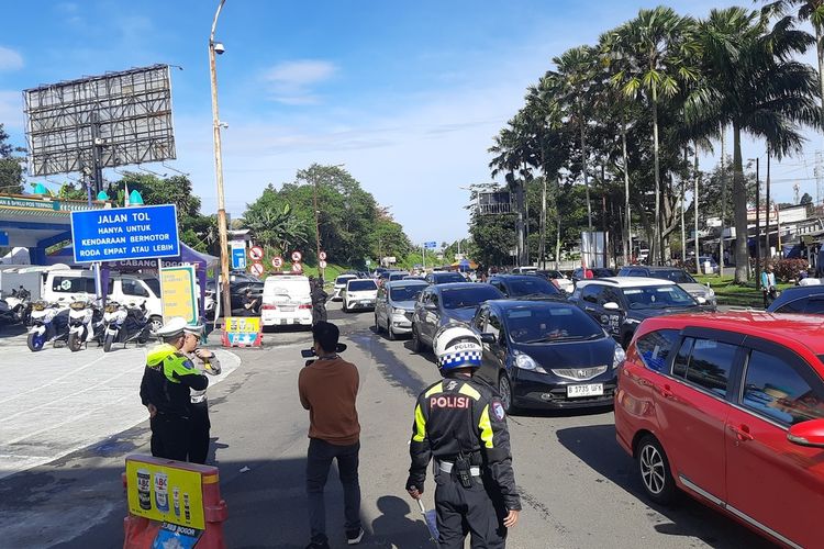 3.000 Kendaraan Masuk ke Puncak Bogor, Polisi Terjunkan 120 Personel