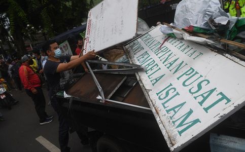Indonesian National Police Outlaws FPI Symbols and Content