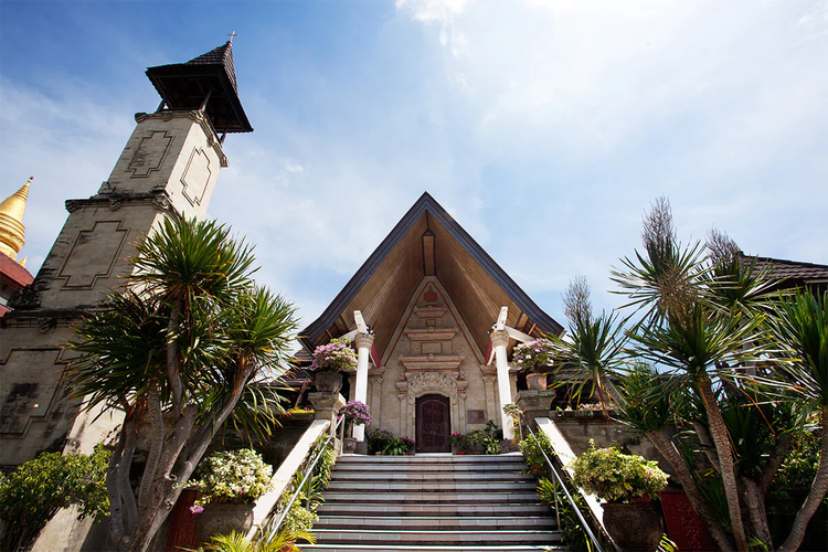 Gereja Katolik Maria Bunda Segala Bangsa merupakan salah satu tempat peribadatan yang ada di kompleks Puja Mandala.