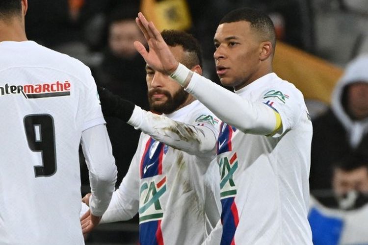 Kylian Mbappe menciptakan lima gol dalam laga 32 besar Piala Perancis alias Coupe de France 2022-2023 antara Pays de Cassel vs PSG di Stadion Bollaert-Delelis, Lens, 23 Januari 2023. (Photo by Francois LO PRESTI / AFP)