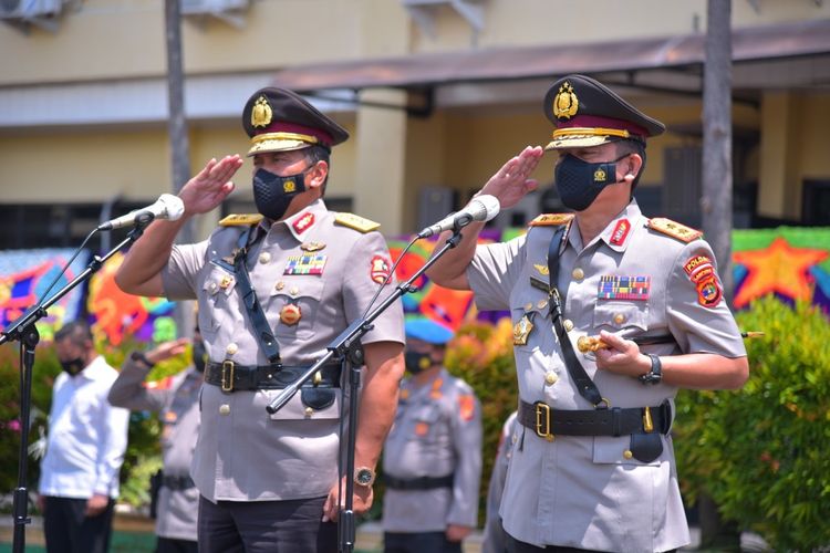 Kapolda Lampung, Irjen Hendro Sugiatno (kanan)