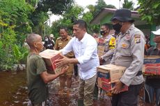 Saat Bupati Meranti Kunjungi Korban Banjir di Dumai, Datang dari Daerah Kepulauan untuk Beri Bantuan Makanan