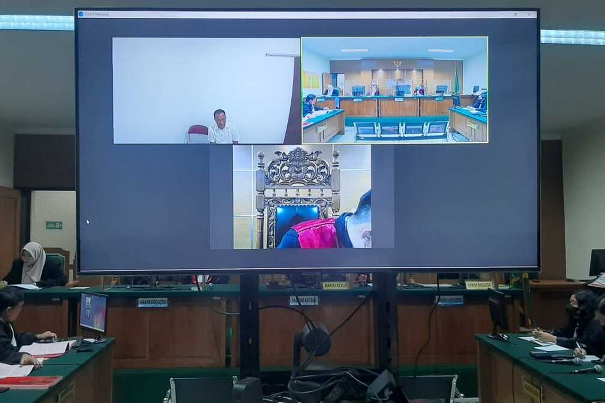 Suasana sidang tuntutan kasus korupsi dana program Indonesia Pintar (PIP) dengan terdakwa eks Kepsek SMPN 17 Tangsel, Marhaen Nusantara di Pengadilan Tipikor Serang