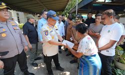 Mendagri Salurkan Santunan Duka kepada Keluarga Korban Gempa di Nangapanda, Ende