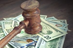 Bapak-bapak Didenda Rp 5,5 Juta karena Meludah Sembarangan, padahal Lepeh Daun