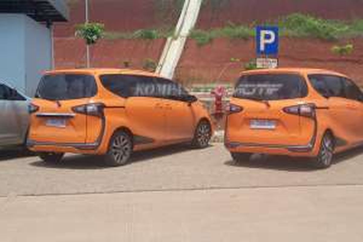 Toyota Sienta masih diuji di jalanan umum dan berhasil tepergok KompasOtomotif di rest area tol Cipali, Jumat (22/4/2016).