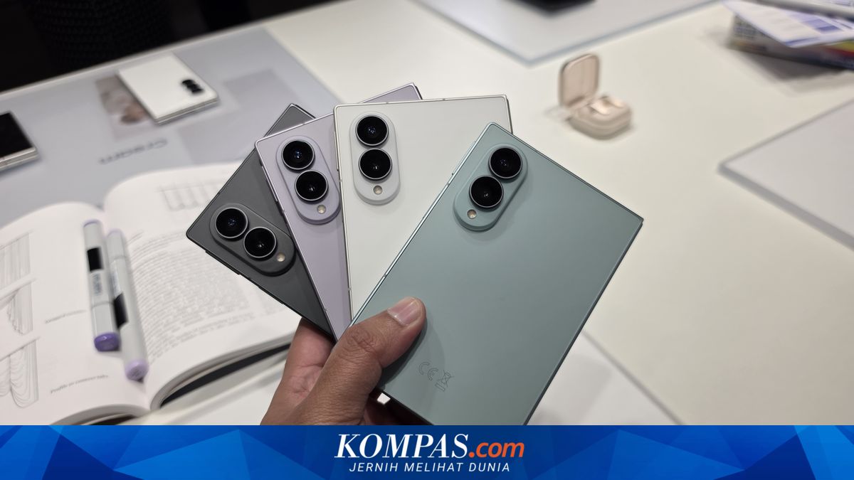 Samsung Fold 8 Pre-Orders Triple as Passport Redesign Delays Deliveries