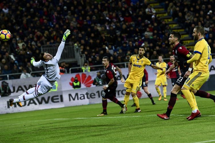 Juventus menang tipis atas Cagliari pada pertandingan Serie A di Sardegna Arena, Sabtu (6/1/2018).