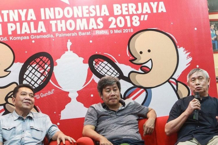 Dari kiri ke kanan, Sekjen PP PBSI Achmad Budiharto, Herry Iman Pierngadi (pelatih kepala ganda putra nasional), dan Christian Hadinata (legenda bulu tangkis nasional) berbicara dalam Forum Diskusi BOLA di redaksi Tabloid BOLA, Palmerah, Jakarta, Rabu (9/5/2018).