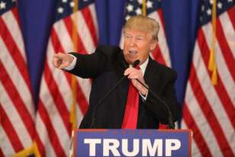 Kandidat presiden dari Partai Republik Donald Trump berbicara dalam konferensi pers di Trump National Golf Clup Jupiter, di Jupiter, Florida, Selasa (8/3/2016).