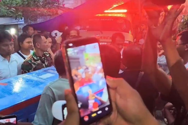 Tangis Pilu Keluarga Saat Jenazah ABK KM Virgo Transport 8 Tiba di Mataram