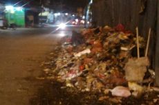 Warga Keluhkan Tumpukan Sampah di Jalan Kamal Raya 