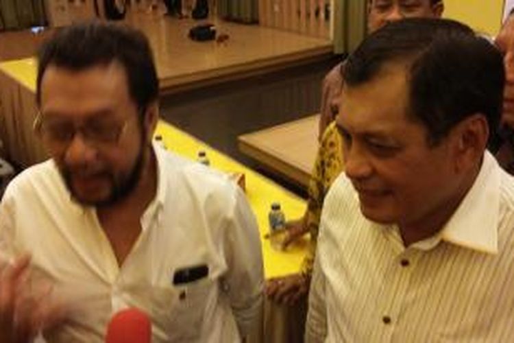 Politisi Partai Golkar Yorrys Raweyai dan Nurdin Halid, seusai menggelar konferensi pers di Kantor DPP Partai Golkar, Slipi, Jakarta Barat, Jumat (30/10/2015).