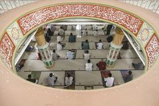 Jika Masjid Tak Cukup, Kemenag Anjurkan Jalanan Dimanfaatkan untuk Shalat Jumat