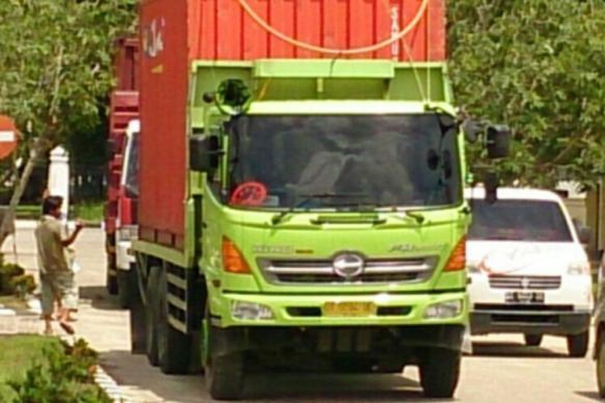 Ilustrasi truk kontainer
