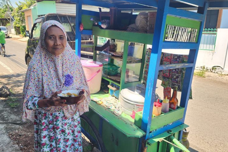 50 Tahun Jualan Cilok Keliling, Nenek 85 Asal Pasuran Akhirnya Berangkat Haji Tahun Ini
