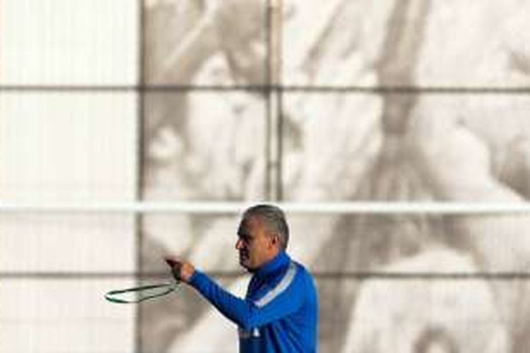 Adenor Leonardo Bacchi alias Tite memimpin sesi latihan Corinthians di Sao Paulo, 15 Juni 2016.