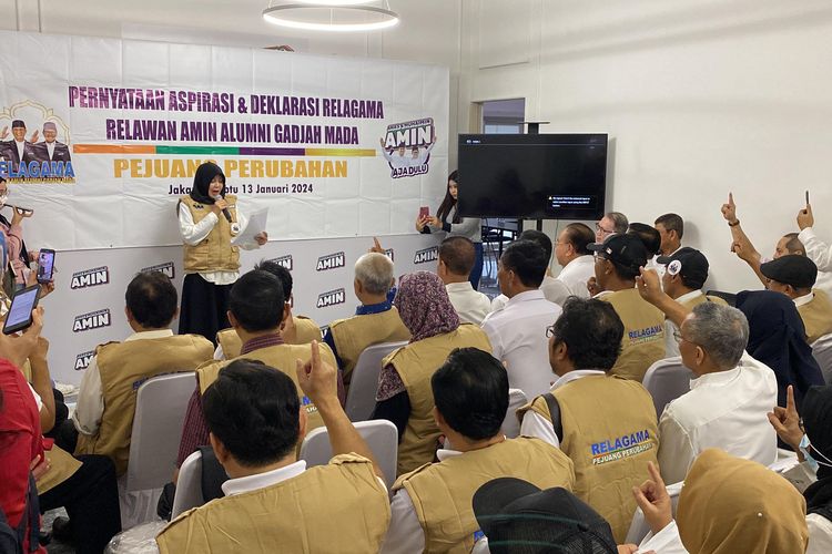 Sejumlah alumni UGM yang menamakan diri Relagama mendeklarasikan dukungan untuk Anies-Muhaimin di Markas Pemenangan Amin, Jalan Diponegoro 10, Menteng, Jakarta, Sabtu (13/1/2024)