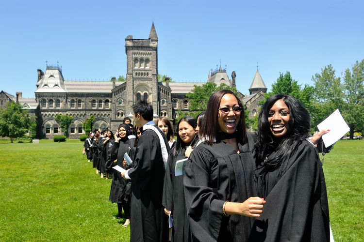 Potret wisudawan University of Toronto. 