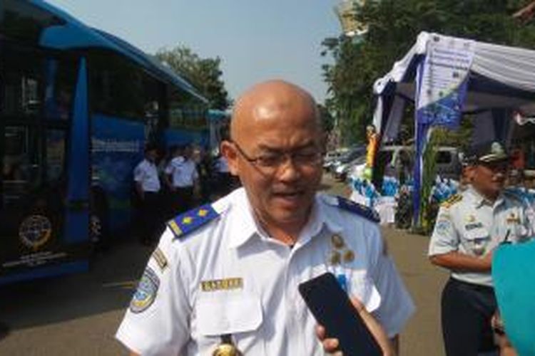 Direktur Jenderal Perhubungan Darat Kementerian Perhubungan Djoko Sasono saat acara peluncuran layanan bus transjabodetabek rute Depok, di Terminal Depok, Senin (7/9/2015)