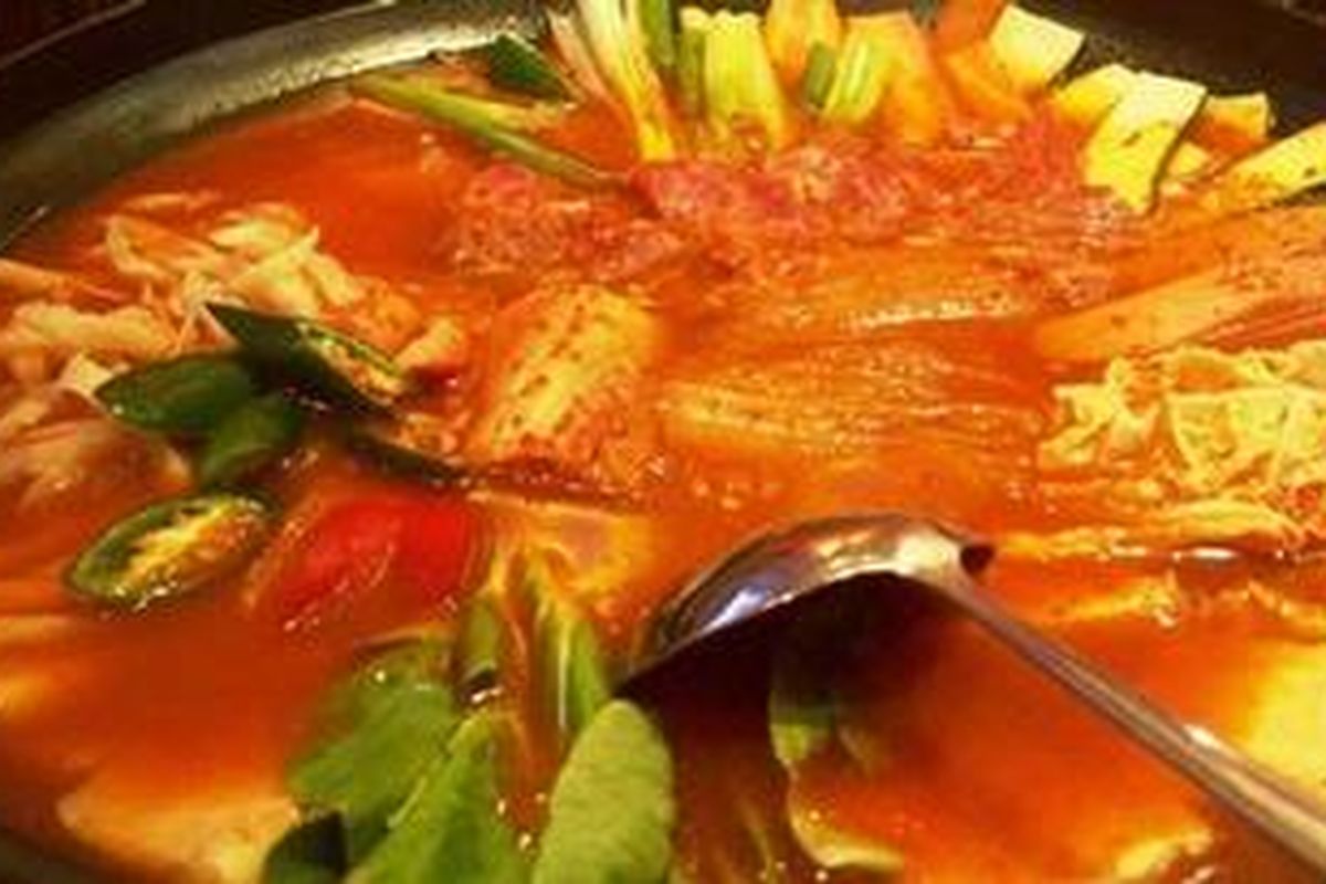 Budae Jinggae Jeongol, sup ala Korea.