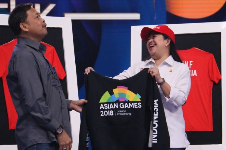 Jaket favorit Asian Games 2018 milik Puan Maharani berhasil laku terjual Rp 200 juta dalam acara konser amal untuk korban gempa bumi Nusa Tenggara Barat (NTB) di Studio Lima Indosiar, Jakarta Barat, Rabu (29/8/2018). 
