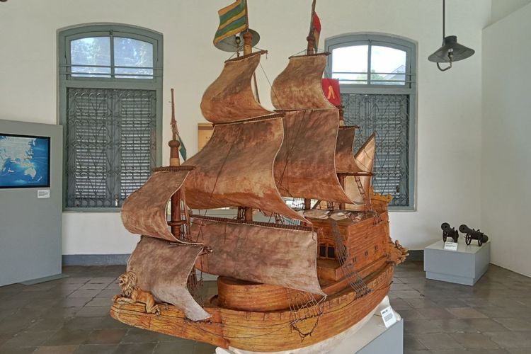 Replika kapal VOC di Museum Kebangkitan Nasional.