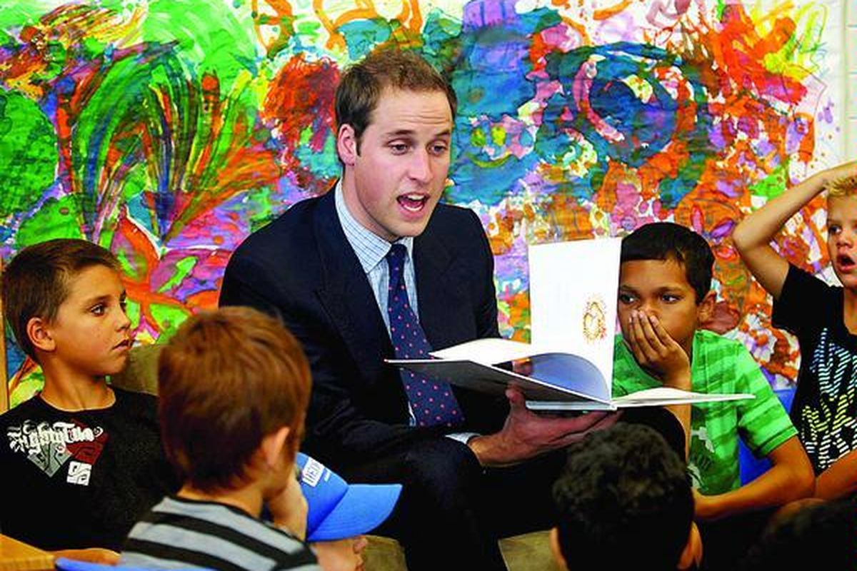 Salah satu putra mahkota Inggris, Pangeran William, menemui anak-anak dari komunitas Aborigin di Sydney, sebagai bagian dari kunjungan tak resminya ke Australia, Selasa (19/1).