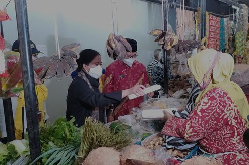 Senangnya Pedagang Pasar Banyumas Dikunjungi Puan, Belanja Rp 42.500 Dibayarnya Rp 300.000