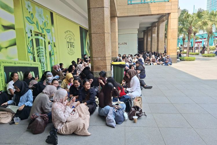 Antrean Fans Mingyu Padati Plaza Senayan dari Subuh
