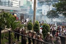 Demo di Depan KPK Ricuh, Pendemo Lempari Polisi dan Gedung KPK