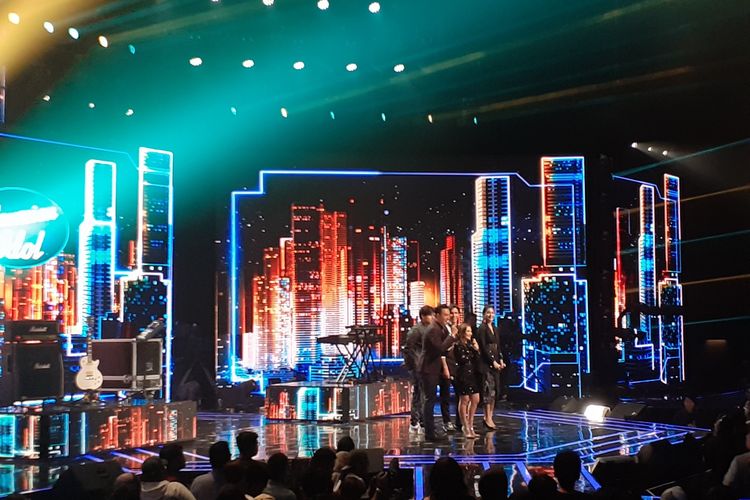 Prilly Latuconsina tampil di babak Spektakuler Show Top 4 Indonesian Idol X sebagai bintang tamu di kawasan Kebon Jeruk, Jakarta Barat, Senin (10/2/2020).