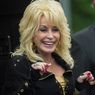 Dolly Parton Sings Vaccine Version of Jolene before Getting Her Covid-19 Shot