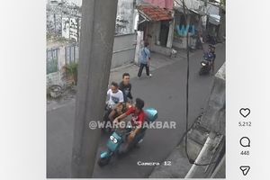 2 Pria Siram Air Keras ke Pengendara Motor Listrik di Cengkareng Jakbar, Pelaku Kabur