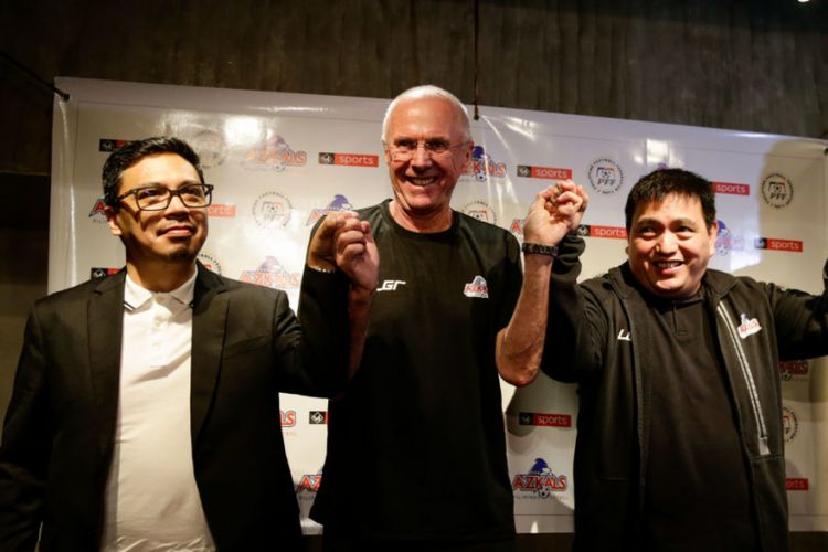 Pelatih tim nasional Filipina Sven-Goran Eriksson (tengah).