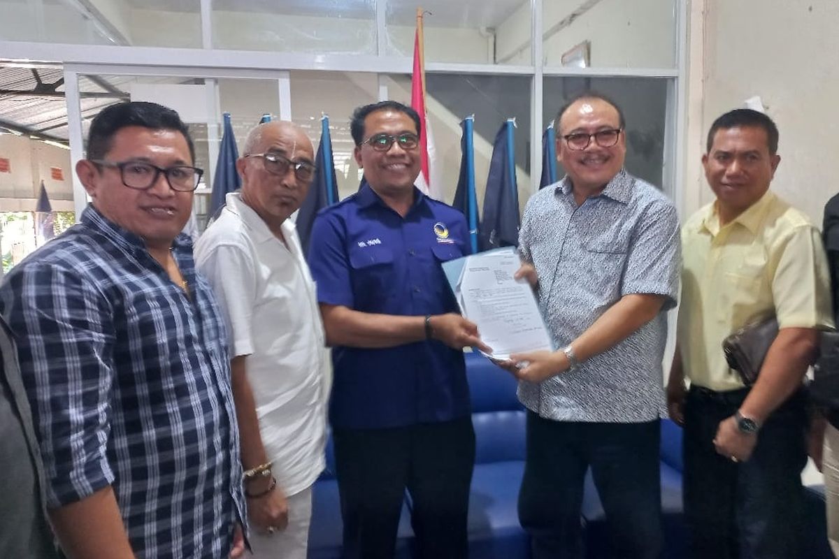 I Nyoman Sugawa Korry mendaftar sebagai bakal calon Bupati Buleleng melalui partai Nasdem Buleleng. 