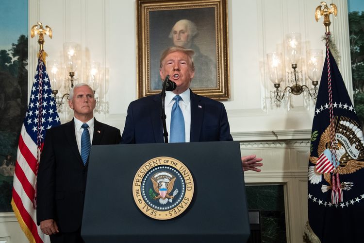 Presiden Amerika Serikat (AS) Donald Trump didampingi Wakil Presiden Mike Pence berpidato di Washington Senin (5/8/2019) terkait dua penembakan massal yang terakhir akhir pekan lalu yang menewaskan 31 orang.