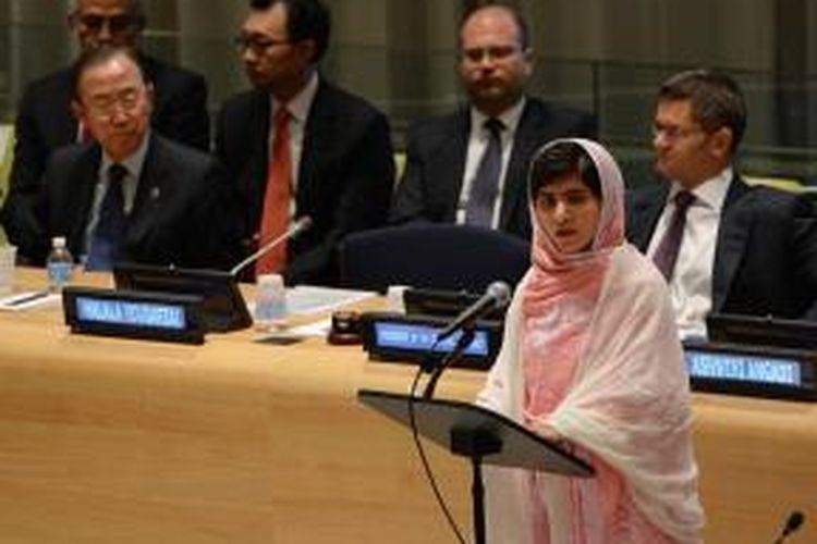 Malala Yousafzai, aktivis remaja yang nyaris tewas ditembak Taliban tahun lalu, berpidato di PBB tepat pada ulang tahunnya yang ke-16, Jumat (12/7/2013). Malala mendesak dunia untuk memberikan akses pendidikan sebesar-besarnya untuk anak-anak.