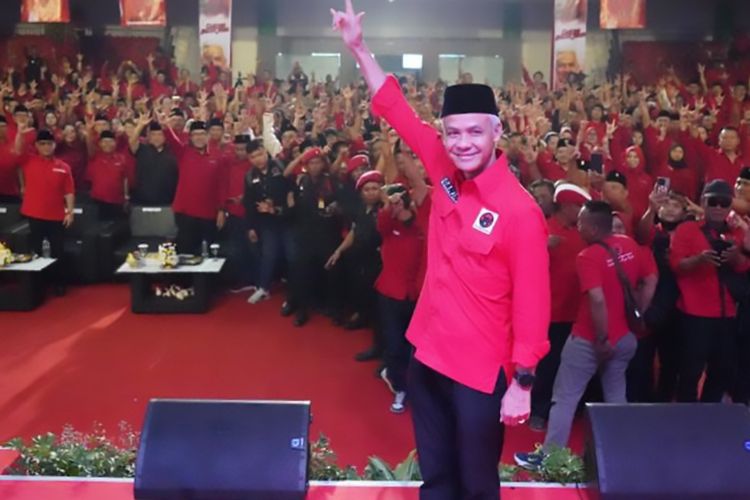 Calon Presiden RI Ganjar Pranowo saat menghadiri konsolidasi PDI Perjuangan se-Jabar, Minggu (14/5/2023).
