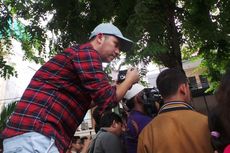 Gading Marten Jadi Fotografer Dadakan Saat Ahok Kampanye di Petojo Utara