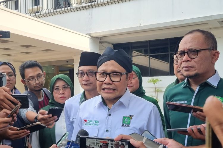 Ketua Umum (Ketum) Partai Kebangkitan Bangsa (PKB) Muhaimin Iskandar atau Cak Imin di Gedung KPU, Jakarta, usai mendaftarkan bacaleg pada Sabtu (13/5/2023).