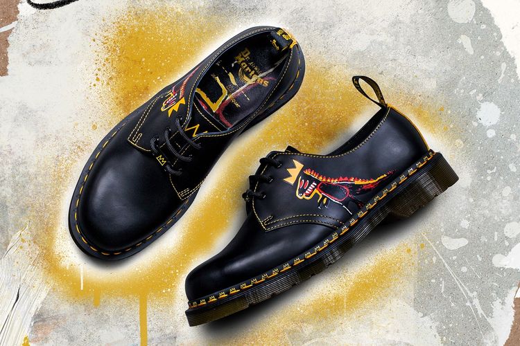 Karya Jean-Michel Basquiat pada sepatu Dr. Martens