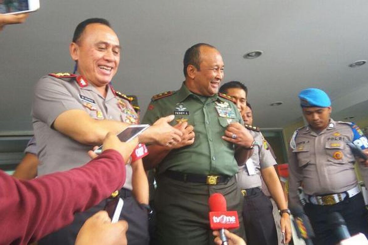 Kapolda Metro Jaya Irjen Mochamad Iriawan rapat pengamanan menjelang Pilkada bersama Panglidam Kodam Jaya Mayjen Teddy Lhaksmana di Mapolda Metro Jaya, Kamis (9/2/2017).