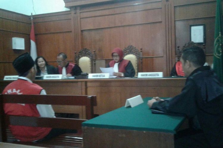 Sugeng Sugiono alias Segik saat sidang vonis di PN Surabaya