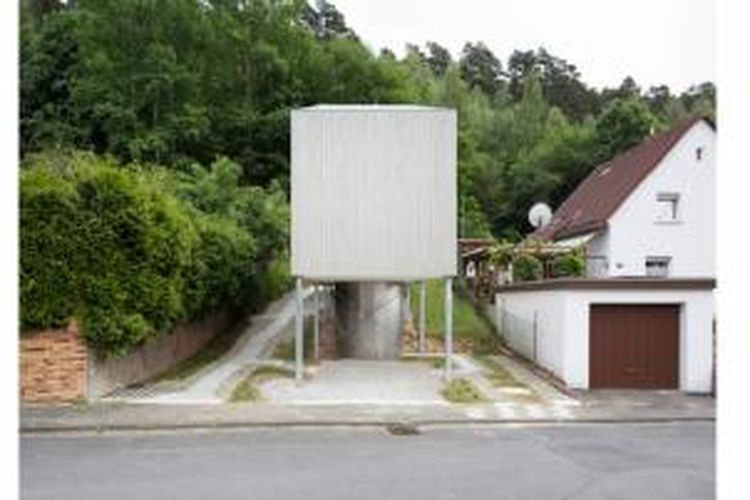A Small House, hanya terdapat dua kamar di dalam struktur dengan panjang 12 meter dan lebar hanya 3,5 meter.